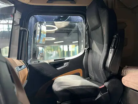 Самосвал Shacman X6000, 2024