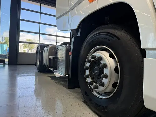 Седельный тягач Dongfeng DFH, 4×2, 2023